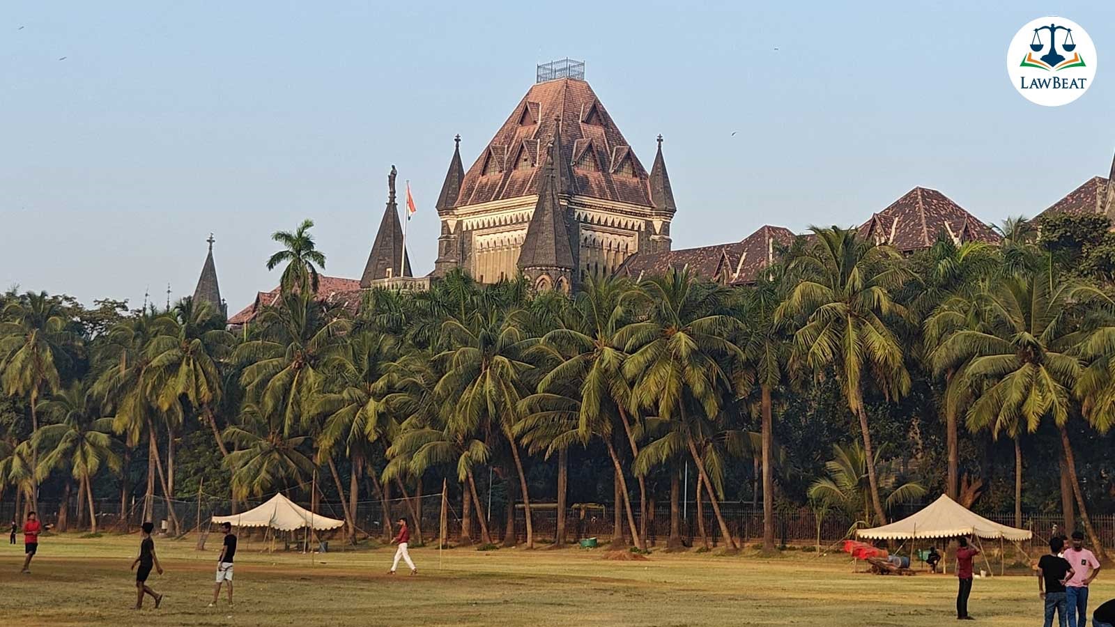 Will You allow Illegal Hawkers Outside Mantralaya & Governor House? Bombay HC To Authorities Will You allow Illegal Hawkers Outside Mantralaya & Governor House? Bombay HC To Authorities